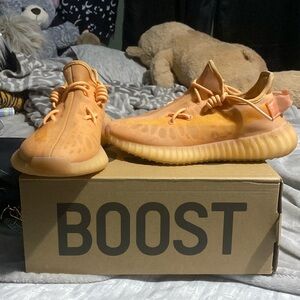 Yeezy 350 V2 "Mono clay"